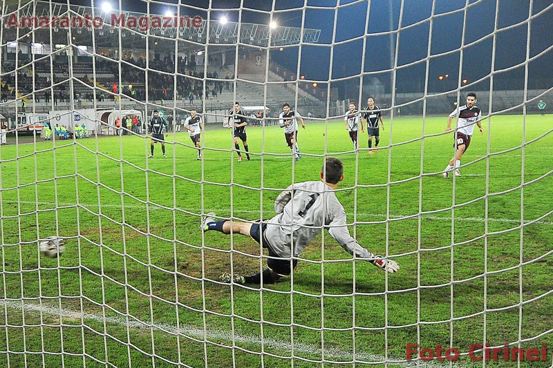 il rigore del 2-0 di Erpen contro il Real Vicenza